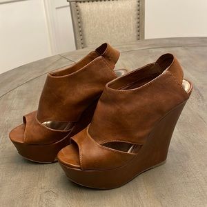 Madden girl platform heel size 6